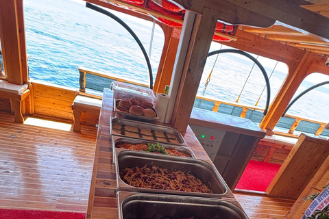 Antalya: Full-Day Lara Pirate Boat Trip w/Lunch and Transfer Tour without Hotel Transfer