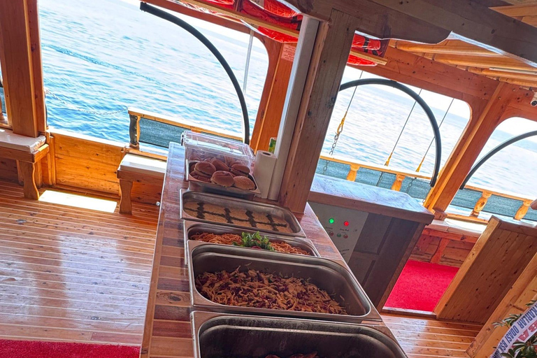 Antalya: Full-Day Lara Pirate Boat Trip w/Lunch and Transfer Tour without Hotel Transfer