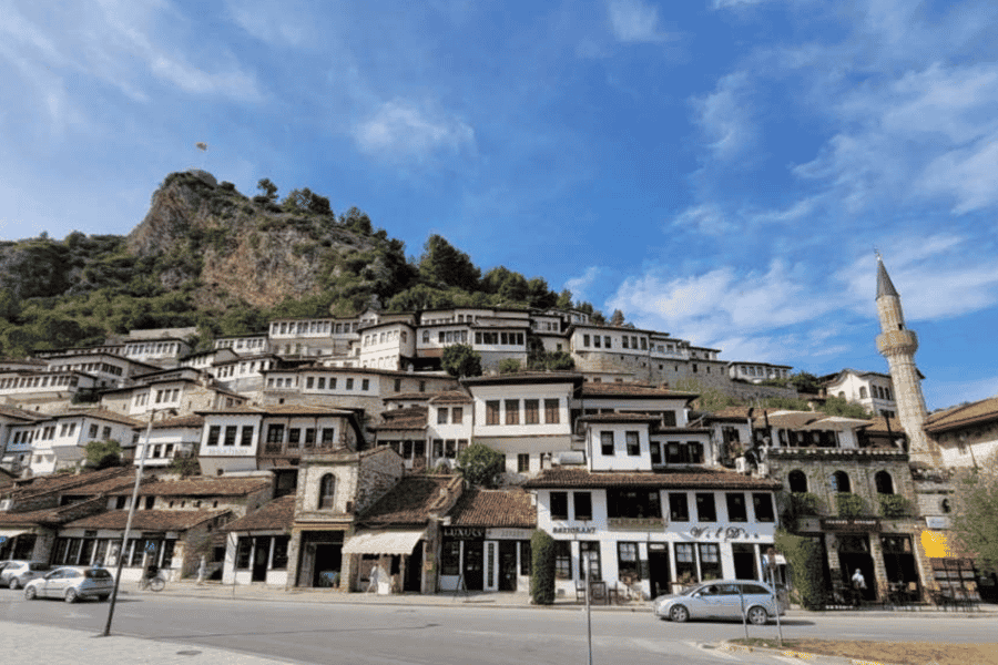 Von Tirana/Durres: Berat Unesco Stadt & Thana See Tour. Foto: GetYourGuide