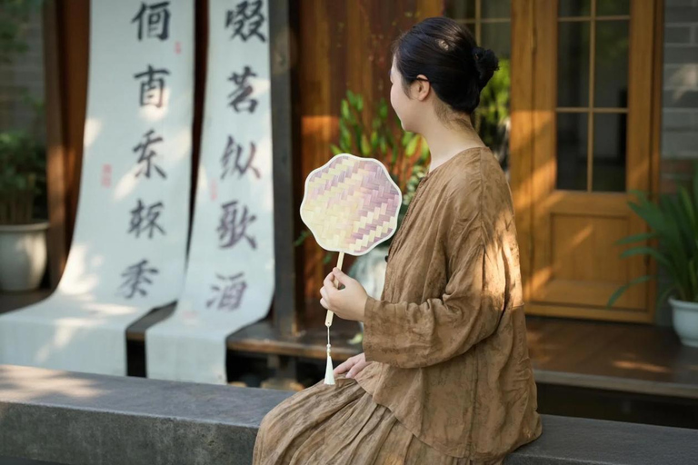 Shanghai: Traditional Bamboo Weaving Fan Experience