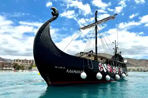 Los Cristianos : croisière d'observation des baleines avec arrêt baignade et boissons