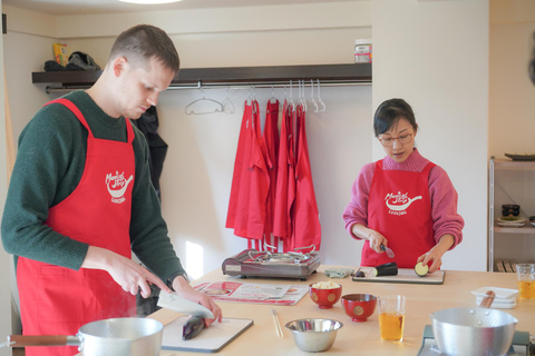 Tokio: Clase de cocina de sushi con degustación de sake