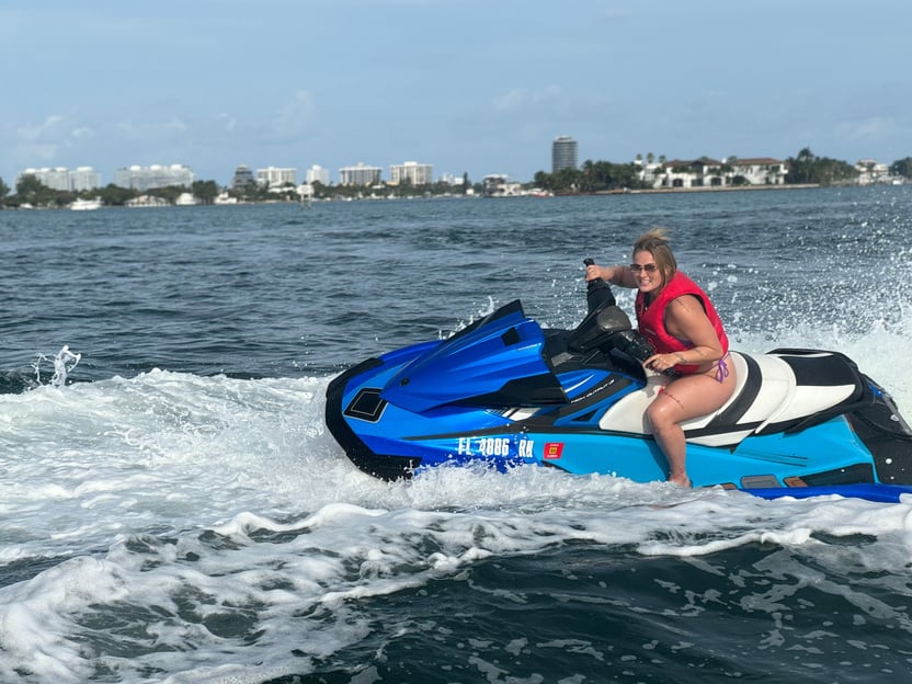 Miami Beach : location d&#039;un WaveRunner pendant 1 heure et tour en bateau d&#039;une heure