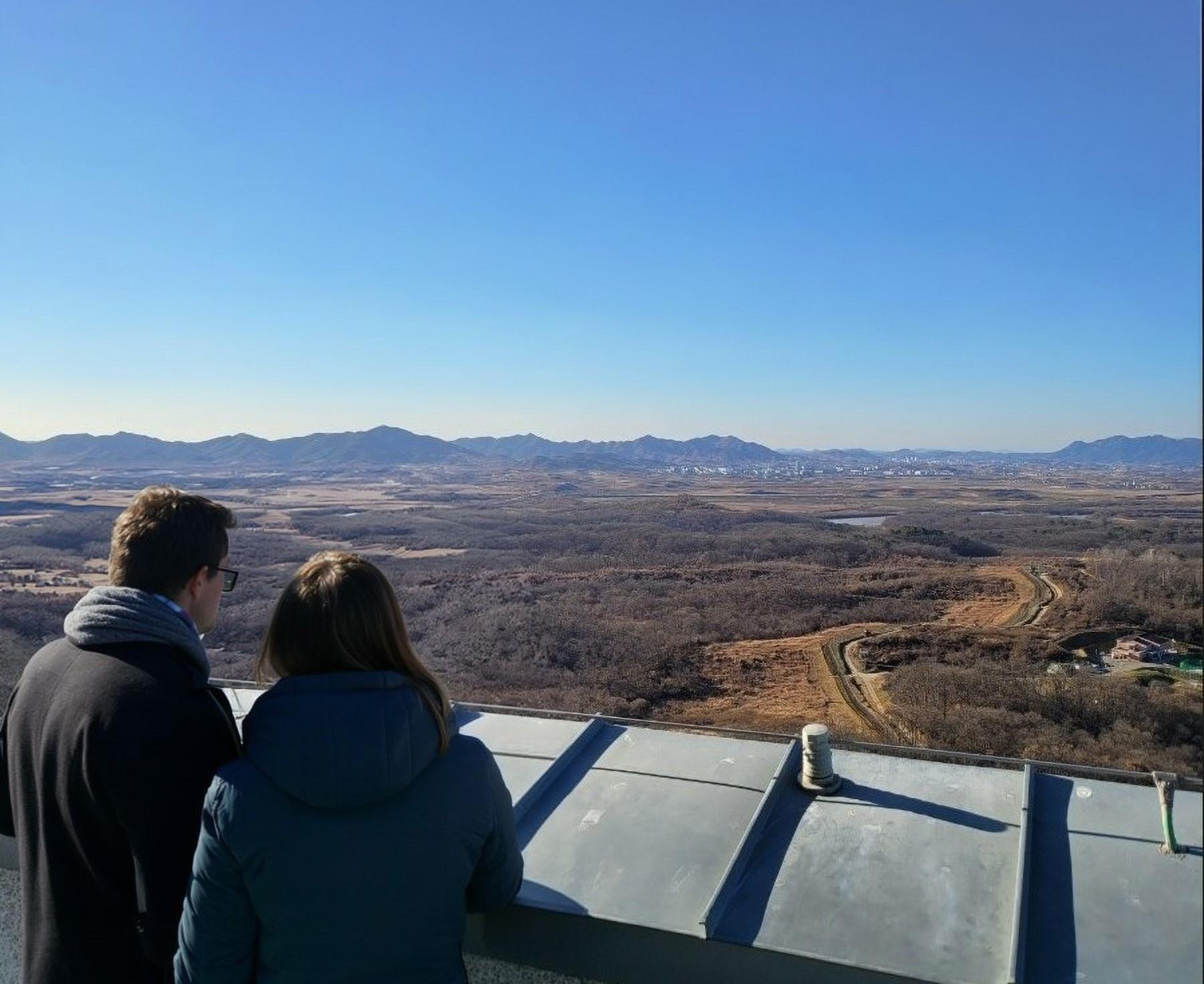 DMZ: Private Tour – Tunnel, Treffen mit nordkoreanischen Überläufern und Rote Brücke