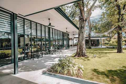 Singapore: Hub & Spoke Changi Airport in Public Area Shower and Dine at Garden Lounge