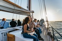 Seattle, grand voilier Sunset Harbor Cruise - Housity