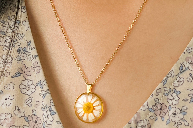 Yogyakarta: Pressed Flower Jewelry Resin Workshop