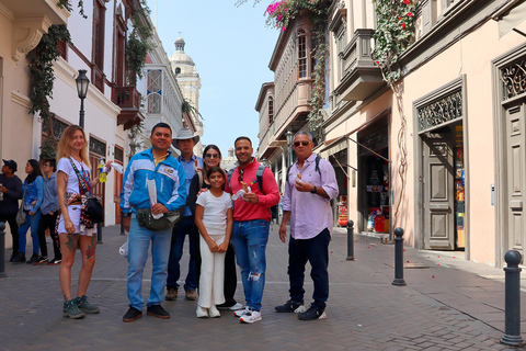 Tour della realtà di Lima: Baraccopoli + Pranzo + Tour della cittàCon il Porto di Callao