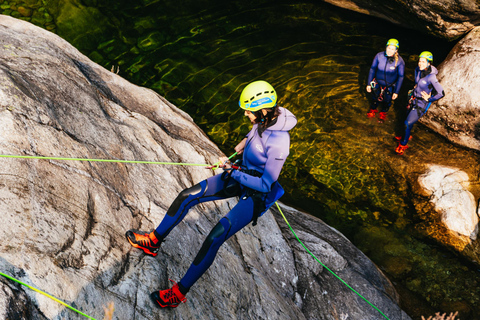 Do Porto: Viagem de Canyoning no Parque Nacional do Gerês
