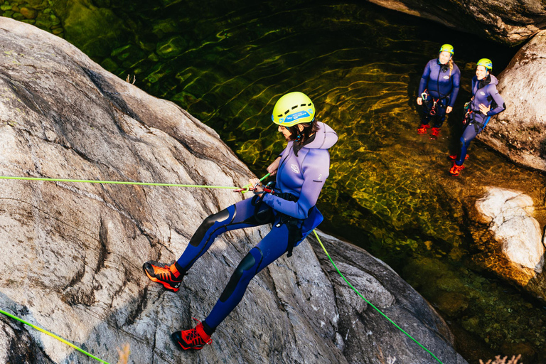 Do Porto: Viagem de Canyoning no Parque Nacional do Gerês