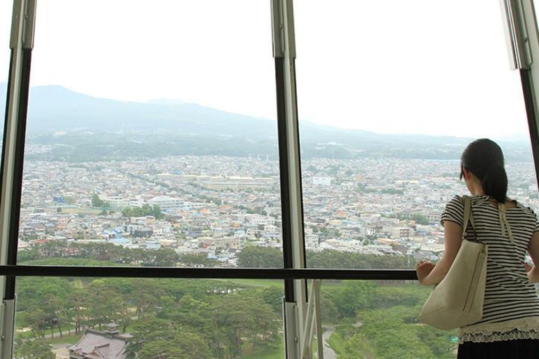 Sapporo: Private 2-Day Lake Toya & Hakodate Tour with Hotel