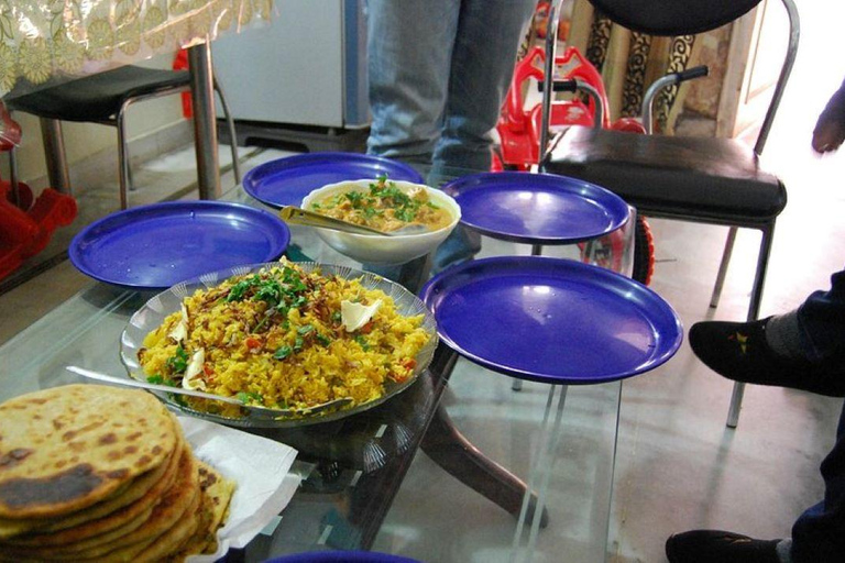 Agra: Spice Market Tour and Cooking Class with Local Family