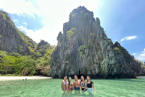 El Nido: Shared Island Hopping Tour C with Buffet Lunch