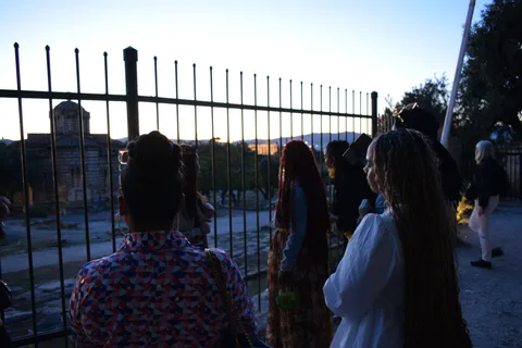 Tour a piedi di Atene di notte per piccoli gruppi con cena