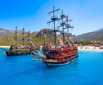 Bodrum: Pirate Boat Cruise with Lunch and Drinks