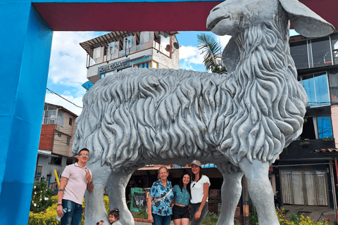 Guatape : tour a granja, piedra, pueblo y paseo en barco.