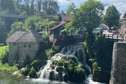 Z Zagrzebia: Jeziora Plitwickie z biletem i jednodniową wycieczką do Rastoke