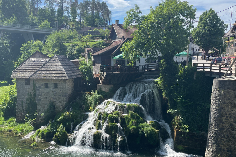 Z Zagrzebia: Jeziora Plitwickie z biletem i jednodniową wycieczką do Rastoke