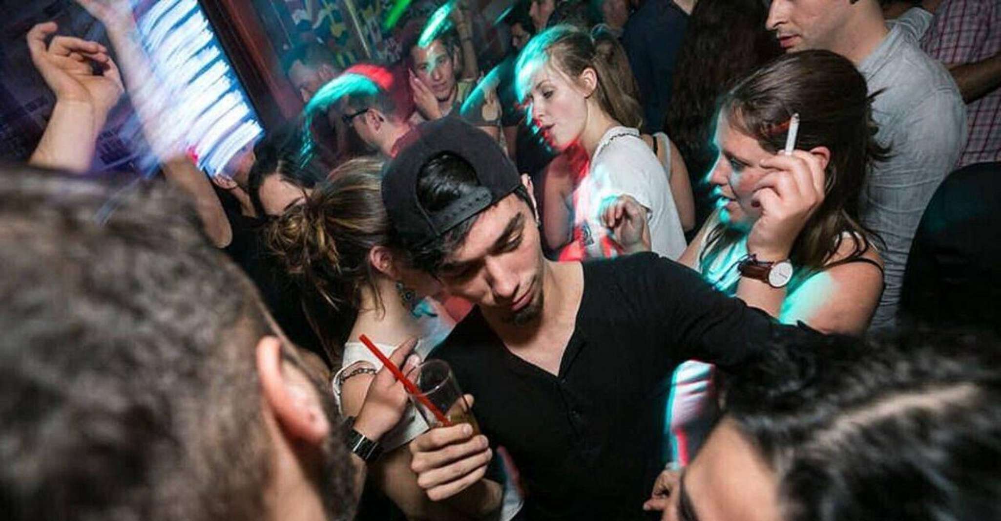 4-Hour Shanghai Pub Crawl (bars & nightclub hopping) photo 9