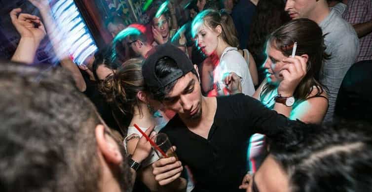 4-Hour Shanghai Pub Crawl (bars & nightclub hopping) photo 9