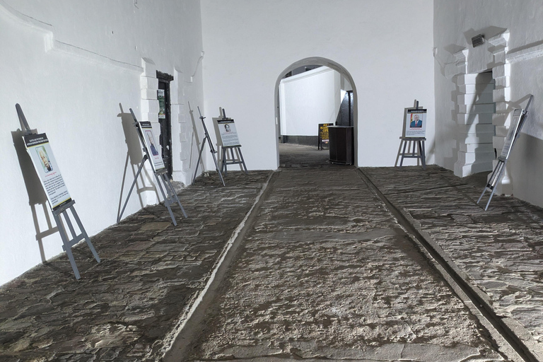 Cape Coast: Evening Castle Tour, Township Walk & Night Bites