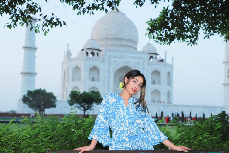 From Delhi: Private Taj Mahal & Agra Tour By Superfast Train Local Expert Tour Guide Only