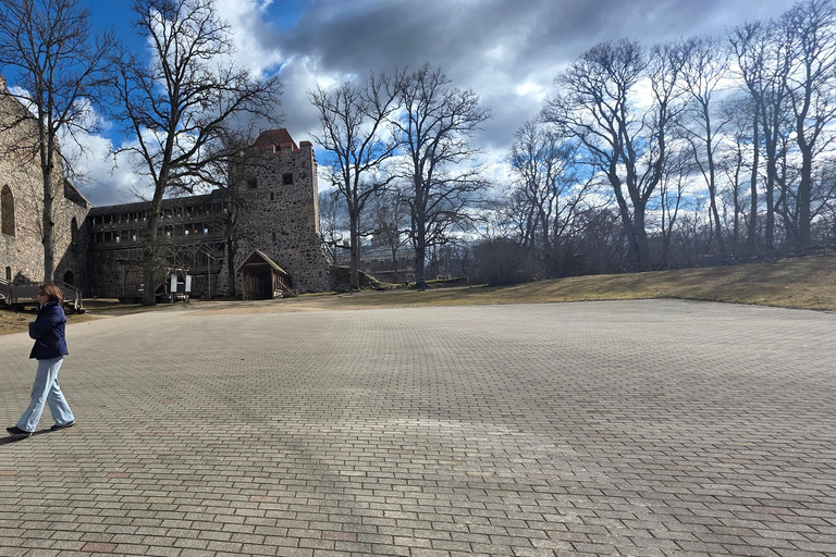 From Riga: Turaida & Sigulda Day Trip with Guide