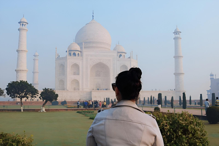 Delhi: Private Taj Mahal Sunrise Same Day Tour with Transfer A/C Car + Tour Guide only
