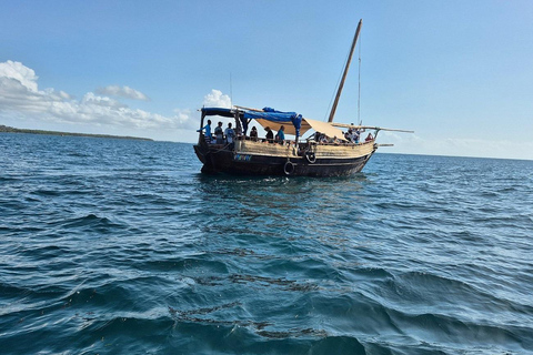 Diani Beach: Sunrise Boat Tour and Snorkeling Trip