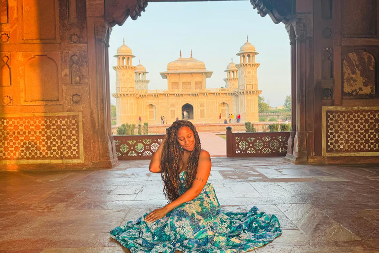 Agra: 3-Day Guided Tour with Agra Fort & Wildlife SOS