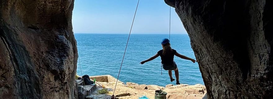 Peniche : escalade sur les magnifiques falaises en bord de mer. Guide certifié.