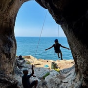 Peniche: Climbing on the beautiful cliffs by the sea. Certified guide.