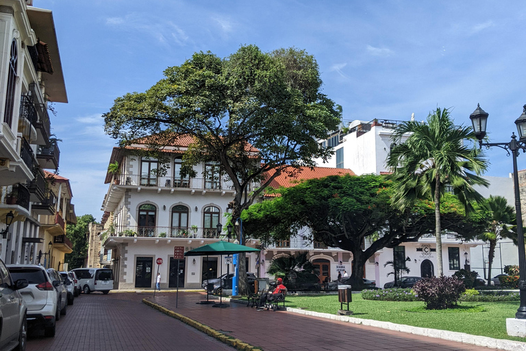 Panama City: Personalized Tour with Local Guide