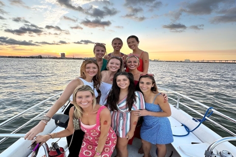 Charleston : Tour en bateau, croisière alcoolisée et commentée au coucher du soleil