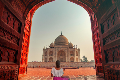 Delhi : excursion de 5 jours dans le Triangle d&#039;Or avec un guide germanophoneExcursion de 5 jours avec hébergement dans des hôtels 4 étoiles