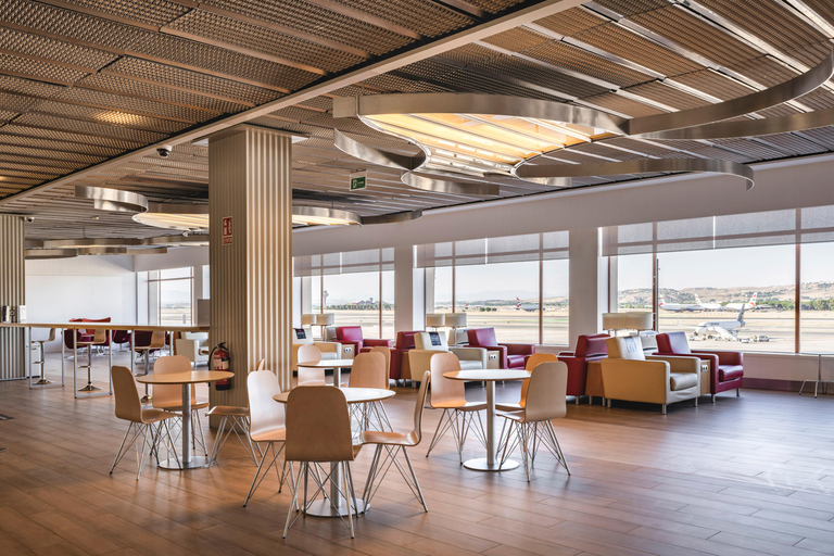 Madrid: Access to Puerta de Alcalá VIP Airport Lounge (T2)
