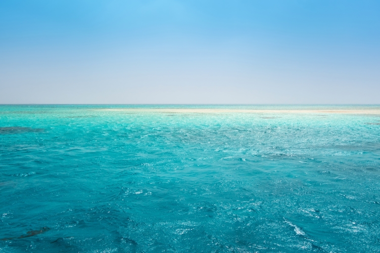 Sharm: Excursión en barco de buceo a Ras Mohamed con traslados privadosExcursión en barco con una inmersión de iniciación y traslados privados