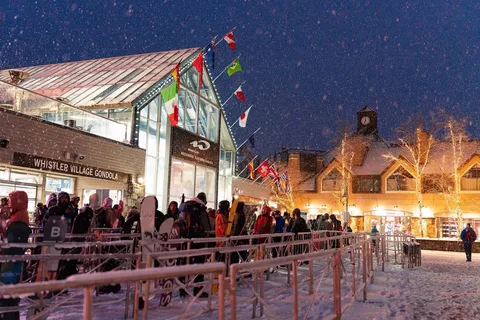 Vancouver City Tour With Look Out and Whistler Highlights