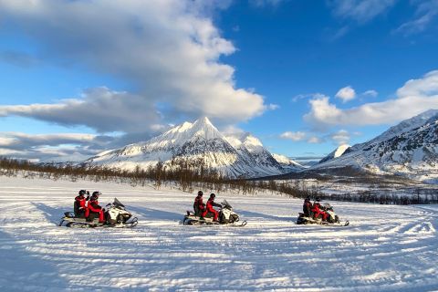 Vanuit Tromsø: sneeuwscootersafari in de Lyngen Alpen