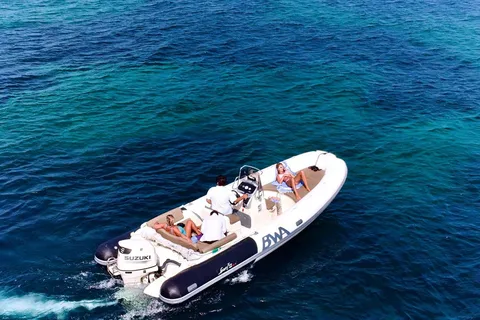 Porto Rotondo:Stylish & Comfortable Dinghy. Requires licence