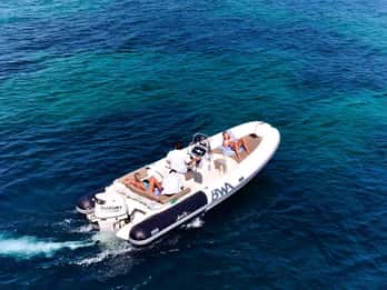 Porto Rotondo:Stylish & Comfortable Dinghy. Requires licence