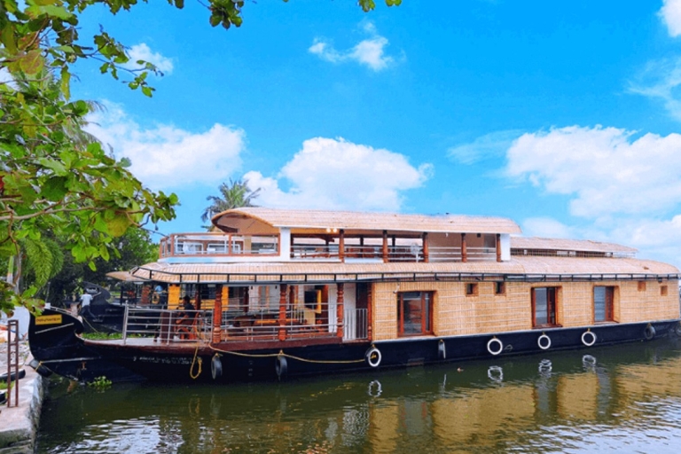 Kumarakom Backwater Houseboat Cruise Tour (03 Days)