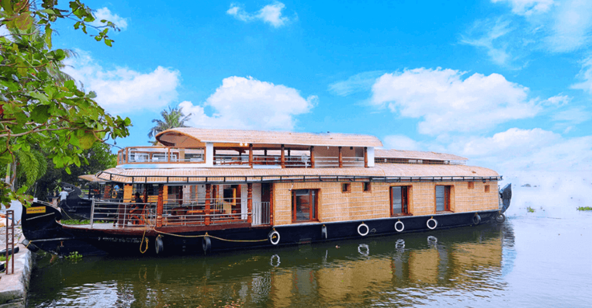 kumarakom backwater cruise