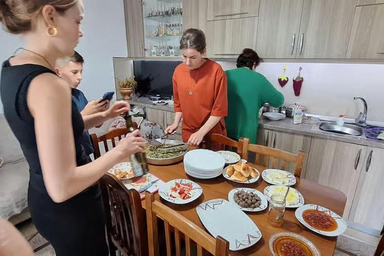 Berat: Traditional Cooking Class with a Local Family Berat: Traditional Cooking Class with a Local Family