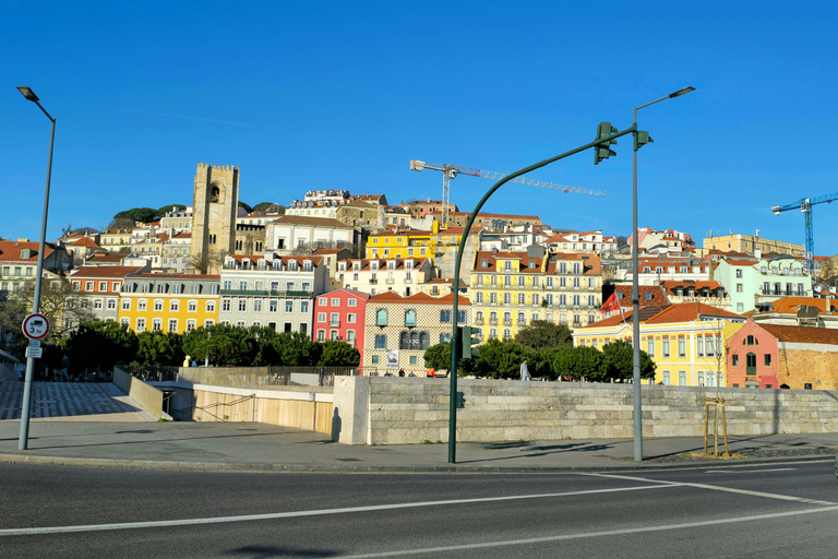 Lissabon: stadsvandring historia och alfama 90 min med tuktuk