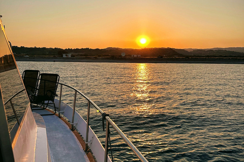 Kolympia : croisière d&#039;une journée en yacht avec transfert, repas et boissons