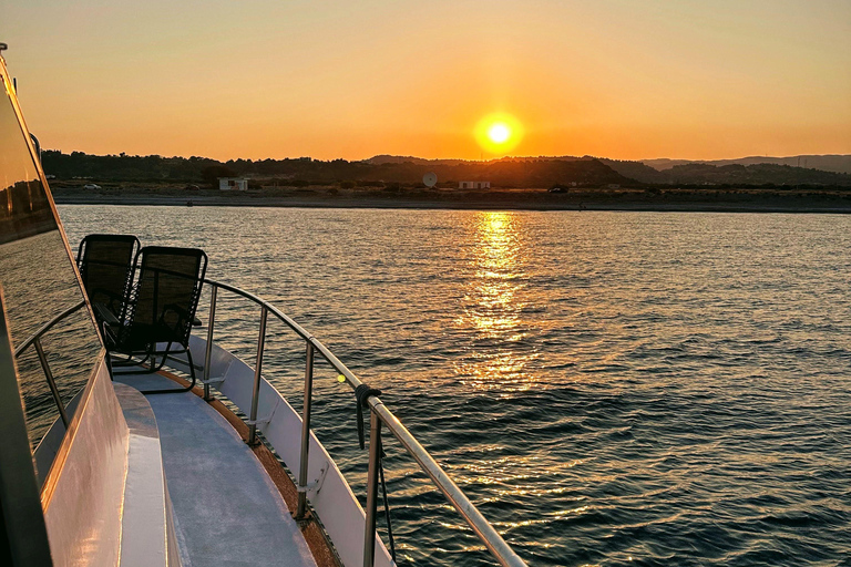 Kolympia : croisière d&#039;une journée en yacht avec transfert, repas et boissons