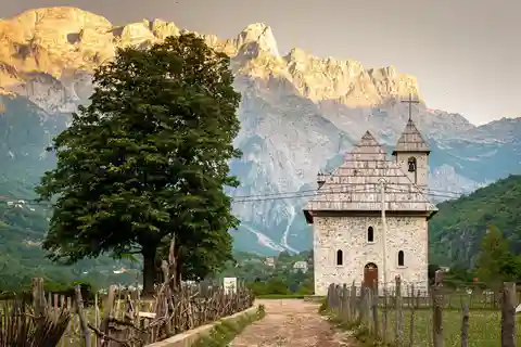 Halbprivate Wandertour von Theth & Blue Eye in 2 Tagen