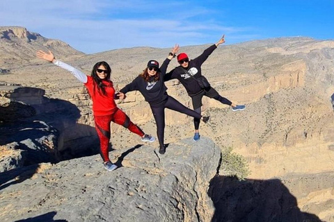 Muscat: Jebel Shams Balcony Walk & Wadi Nakhr Shared Tour