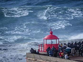Nazaré: The Surf of the Giant Waves, departing from Lisbon